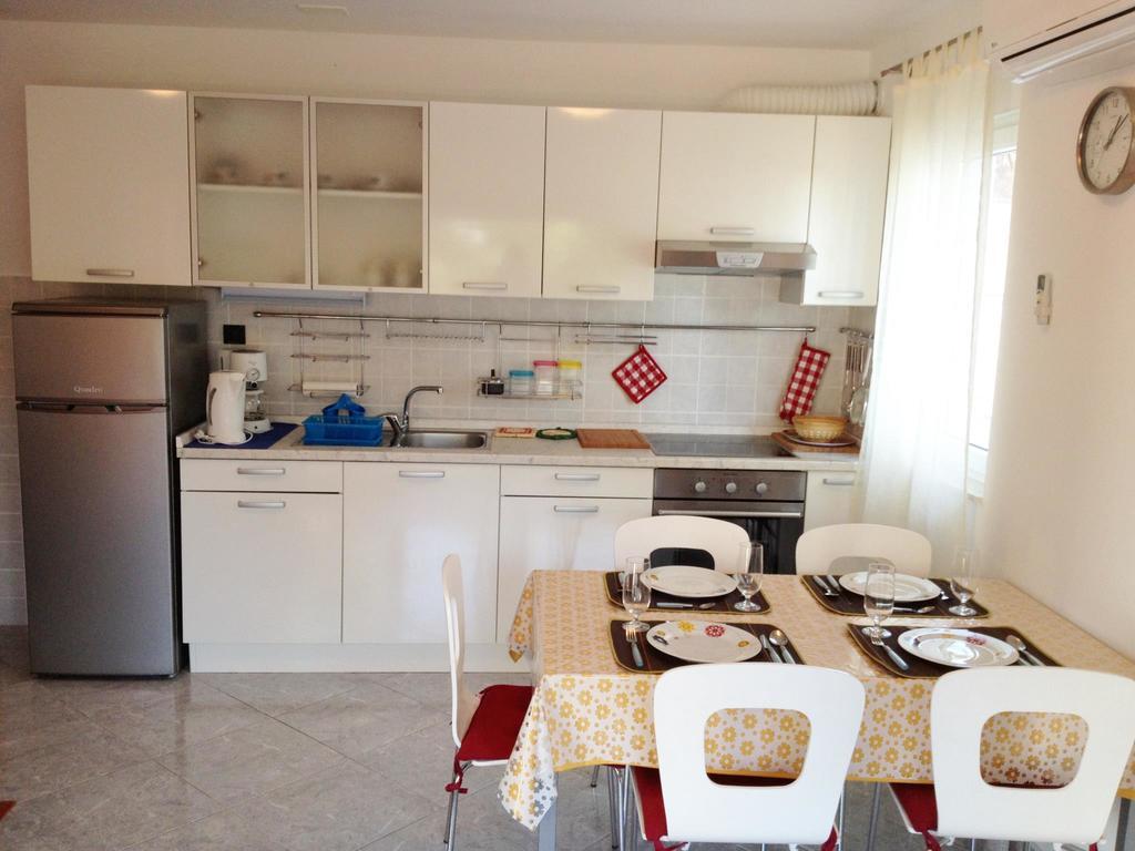 Kristian Apartments Подстрана Экстерьер фото