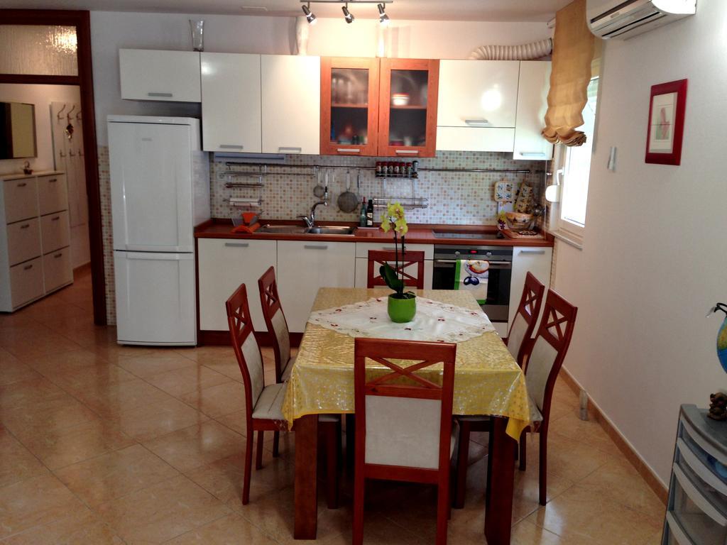 Kristian Apartments Подстрана Экстерьер фото